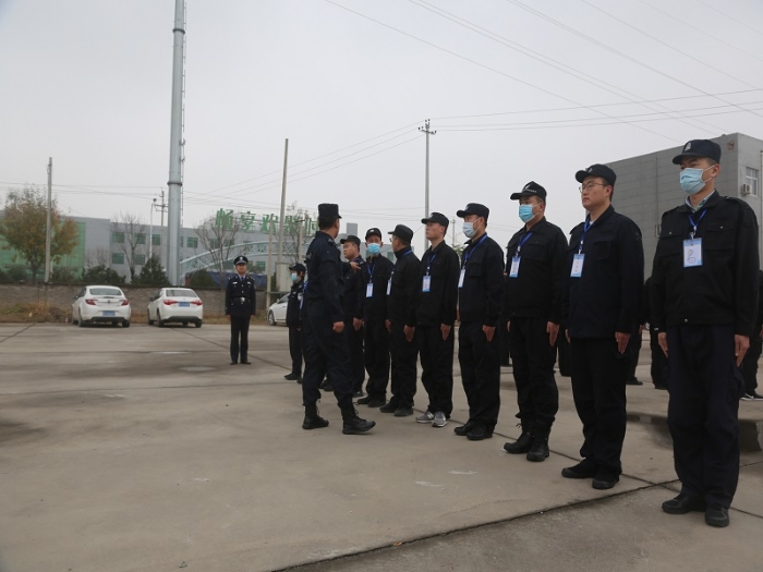 战严寒砺斗志 练精兵铸警魂--渭南市公安局经开分局警务辅助人员队列训练如火如荼开展