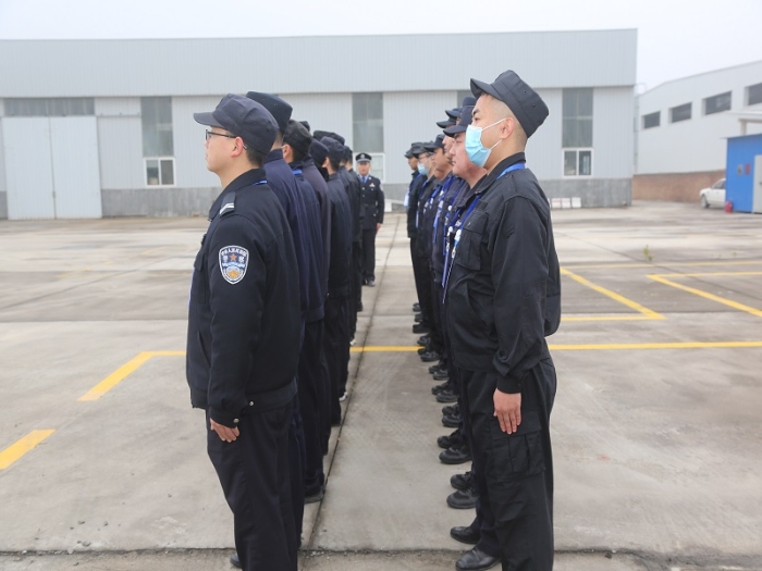 战严寒砺斗志   练精兵铸警魂--渭南市公安局经开分局警务辅助人员队列训练如火如荼开展