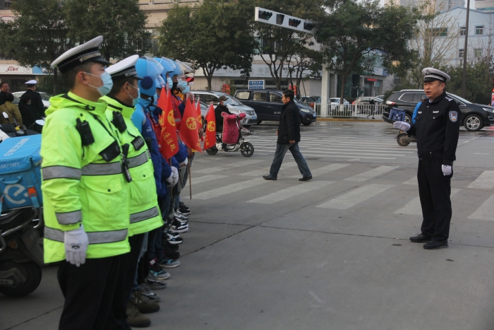 渭南市公安局交警支队召开“一盔一带”安全守护行动外卖配送行业示范月推进会（组图）