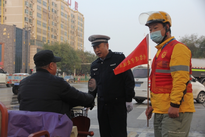 渭南市公安局交警支队召开“一盔一带”安全守护行动外卖配送行业示范月推进会（组图）