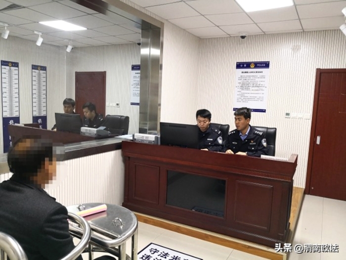 韩城市公安局治安大队迅速查办2起违规燃放烟花爆竹案，打击处理违法行为人2人，批评教育4人。