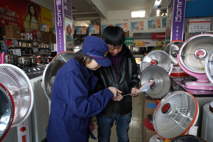 冬防进行时 | 临渭消防赶集送平安,防火知识暖人心(图)