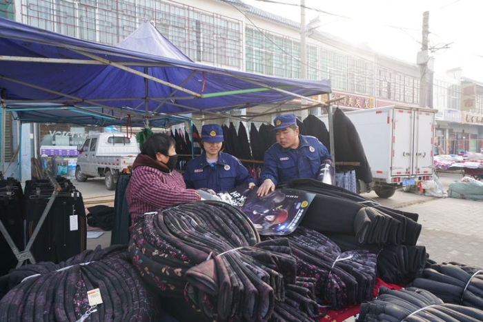 冬防进行时 | 临渭消防赶集送平安,防火知识暖人心(图)