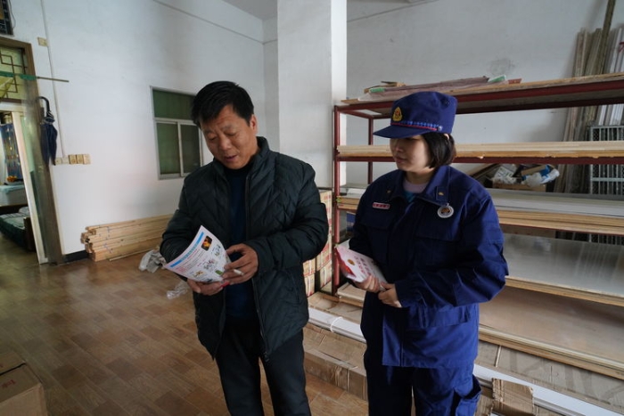 冬防进行时 | 临渭消防赶集送平安,防火知识暖人心(图)