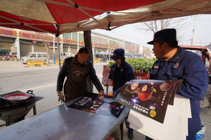 冬防进行时 | 临渭消防赶集送平安,防火知识暖人心(图)