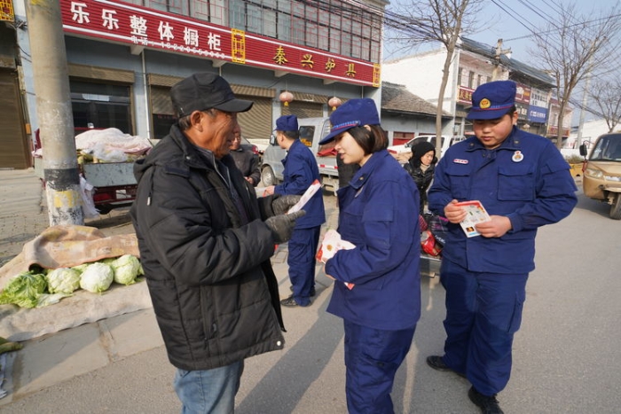 冬防进行时 | 临渭消防赶集送平安,防火知识暖人心(图)