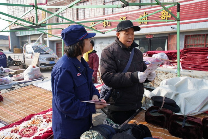 冬防进行时 | 临渭消防赶集送平安,防火知识暖人心(图)