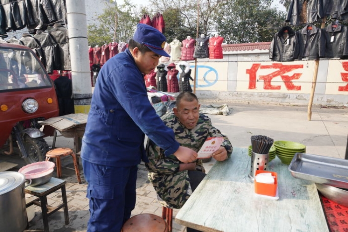 冬防进行时 | 临渭消防赶集送平安,防火知识暖人心(图)