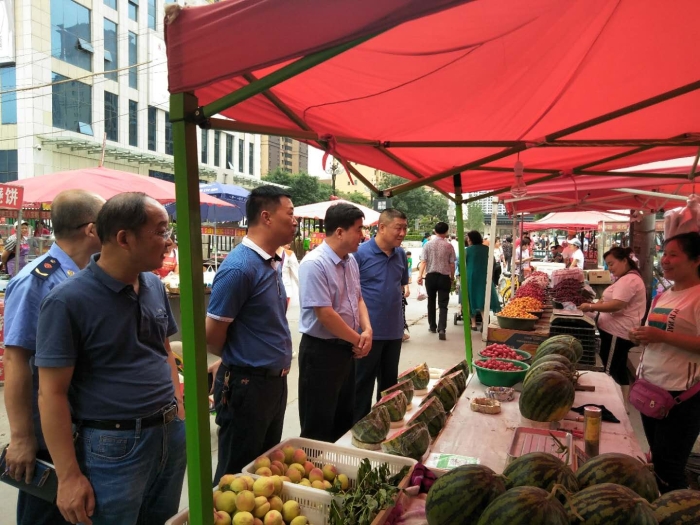 3渭南市市场监督管理局局长王志斌、副局长刘杰武检查集贸市场扫黑除恶专项斗争开展工作 3渭南市市场监督管理局局长王志斌、副局长刘杰武检查集贸市场扫黑除恶专项斗争开展工作