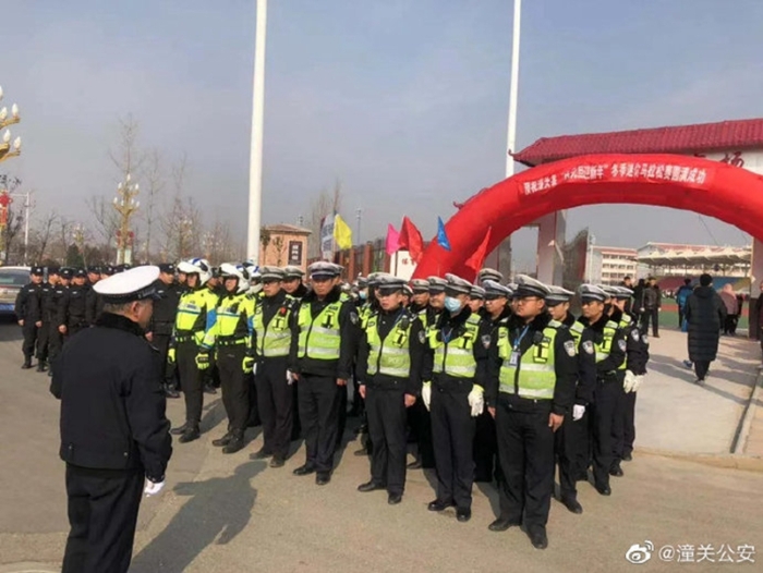 12月16日，潼关县公安局圆满完成迷你马拉松交通安保任务。