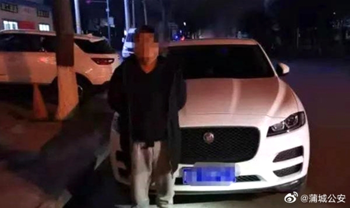 近日，蒲城公安交警凌晨在城区查处一起酒驾违法行为。