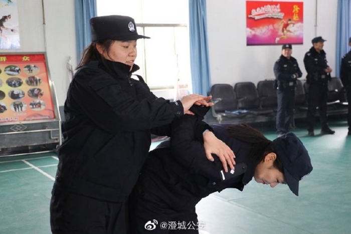 12月17日，澄城公安组织全局执法勤务序列百余名民警开展警务实战技能实操比武考核。