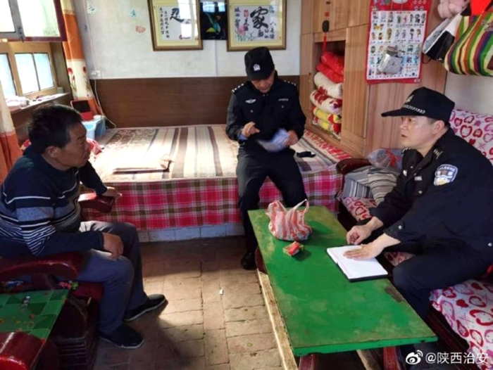 近日，大荔县石槽派出所组织警力深入辖区开展电信诈骗宣传。
