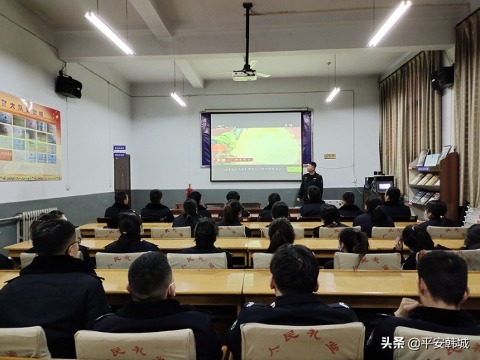 12月21日，韩城市公安局巡特警大队邀请渭南筑安消防服务中心教官进行消防知识培训。