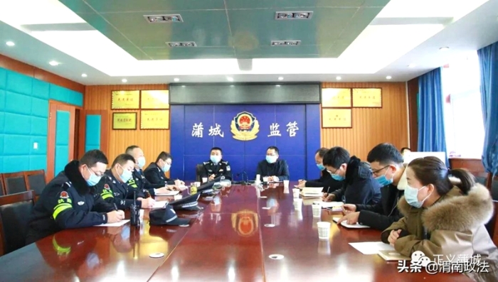 12月30日，蒲城县人民检察院与县公安局对县看守所进行节前检查。