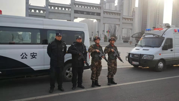 临渭公安:元旦民警执勤忙 坚守岗位保平安