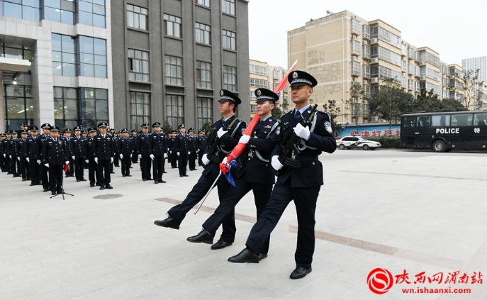 以训词为号令 以旗帜为指引 渭南市公安局隆重举行升警旗仪式（组图）