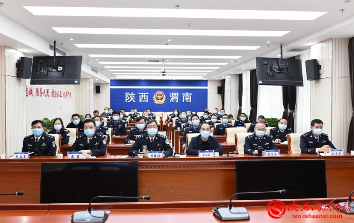 以训词为号令 以旗帜为指引 渭南市公安局隆重举行升警旗仪式（组图）