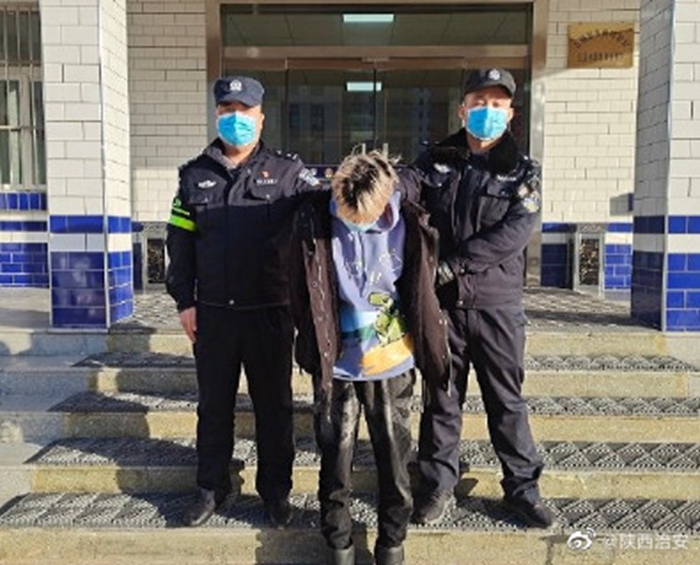 近日，合阳县公安局金水所民警抓获入校盗窃男子。