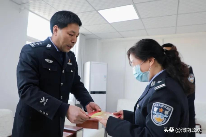 渭南市公安局：新春慰问暖警心 真情厚爱励斗志（组图）