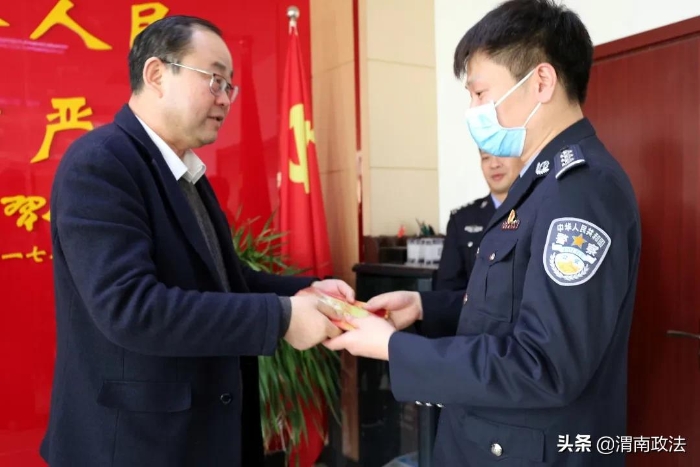 渭南市公安局：新春慰问暖警心 真情厚爱励斗志（组图）