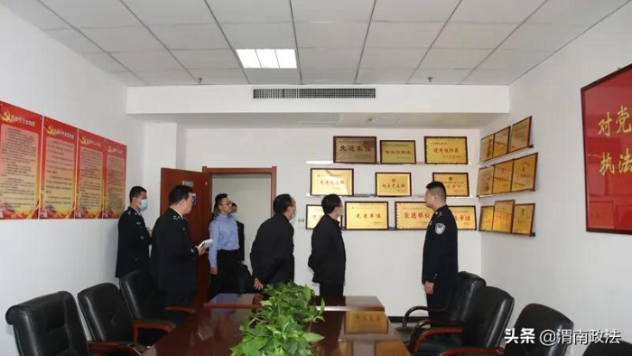 公安部七局二级巡视员王新凯一行来渭南市调研环食药快检工作(组图)