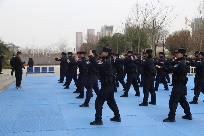 又帅又飒！今天蒲城警营战斗力爆棚—蒲城县公安局成功举办教育整顿暨春训练兵会操活动