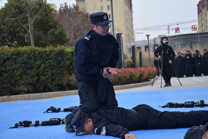 又帅又飒!今天蒲城警营战斗力爆棚—蒲城县公安局成功举办教育整顿暨春训练兵会操活动