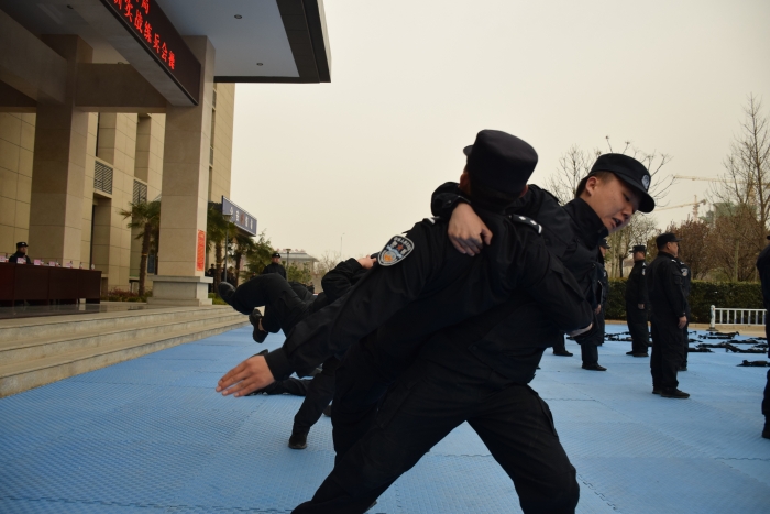 又帅又飒!今天蒲城警营战斗力爆棚—蒲城县公安局成功举办教育整顿暨春训练兵会操活动