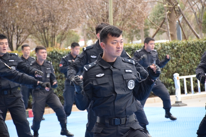 又帅又飒!今天蒲城警营战斗力爆棚—蒲城县公安局成功举办教育整顿暨春训练兵会操活动