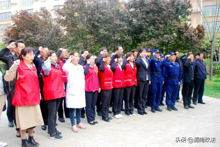 深入一线讲党课 贴近群众送法律——渭南市司法局开展党员志愿者进社区活动(组图)
