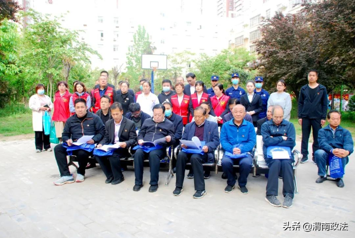 深入一线讲党课 贴近群众送法律——渭南市司法局开展党员志愿者进社区活动（组图）