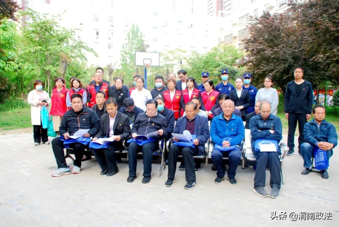 深入一线讲党课 贴近群众送法律——渭南市司法局开展党员志愿者进社区活动(组图)