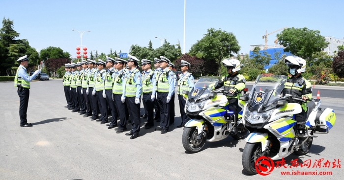 渭南市公安局交警支队十四运会足球测试赛交通安保演练现场。记者 冯天丽摄