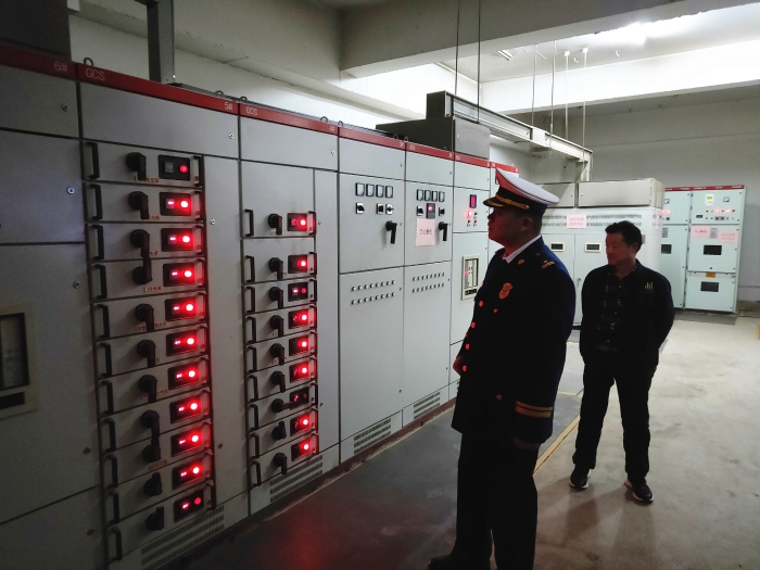 渭南高新区消防救援大队对高新区创业大厦开展消防安全检查工作