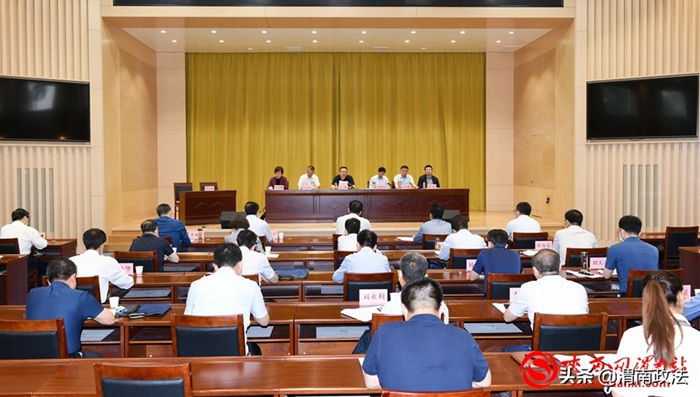 5月27日上午，渭南市政法队伍教育整顿领导小组召开第五次全体（扩大）会议。记者 许艾学 摄