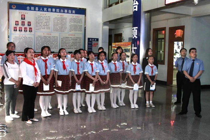 5月27日上午，合阳县人民检察院举办了以“检爱同行 共护未来”为主题的检察开放日活动。