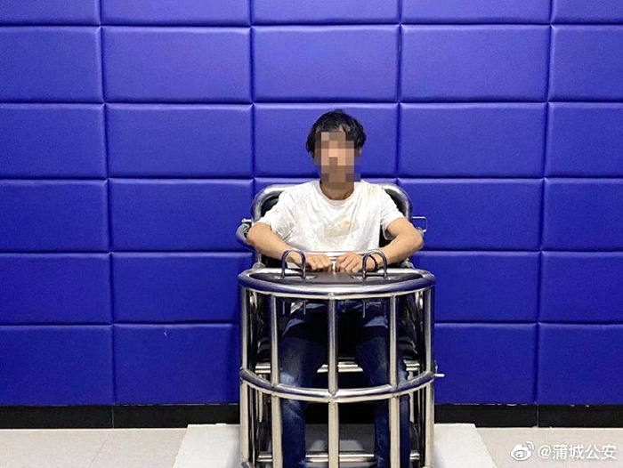 蒲城公安抓获吸毒人员。