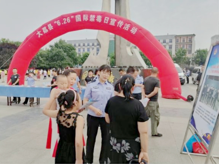 大荔县司法局积极开展禁毒法治宣传志愿服务活动.