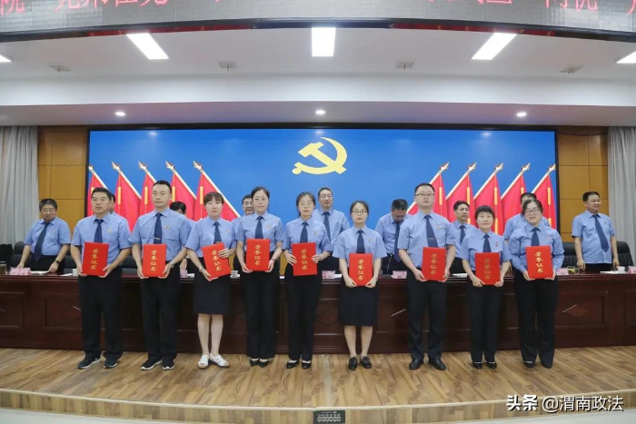 渭南市人民检察院召开“光荣在党50年”纪念章颁发仪式暨“两优一先”表彰大会(图)