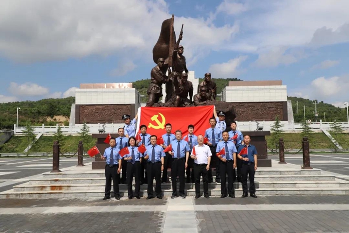 2021 年7月1日，渭南市人民检察院党组书记、检察长李逸强一行前往壶梯山战役旧址开展寻访活动。