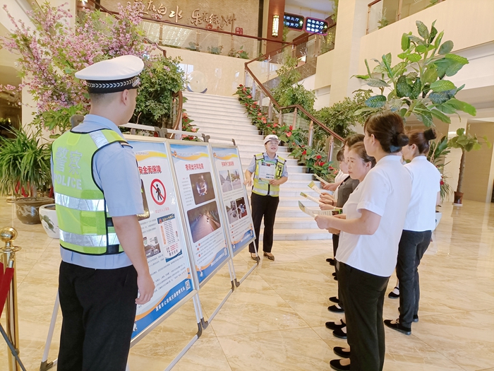 白水公安交警开展“进酒店禁酒驾”主题宣传活动.
