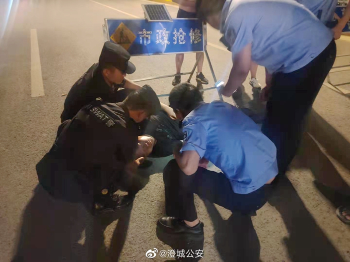 澄城民警暖心救助醉酒男子.