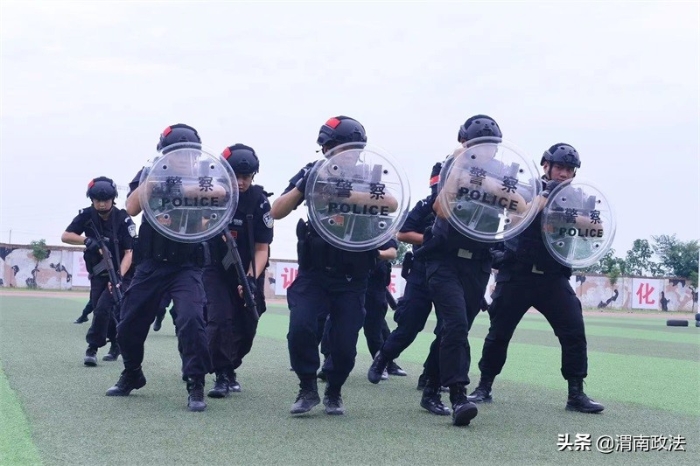 渭南市公安局应急处突分队集训圆满结束（组图）