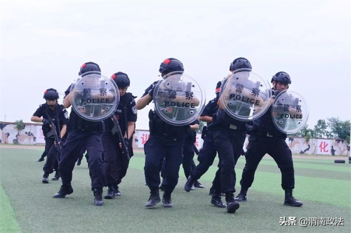 渭南市公安局应急处突分队集训圆满结束(组图)