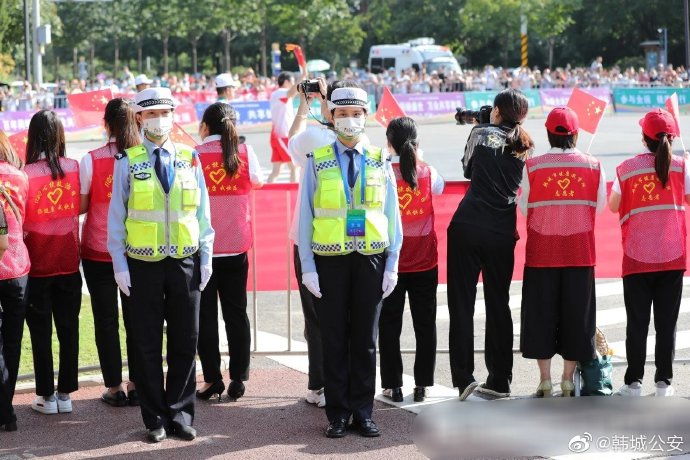 护航十四运，韩城公安交警在路上。
