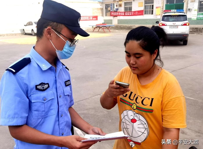 大荔安仁派出所线上线下开展反诈宣传。