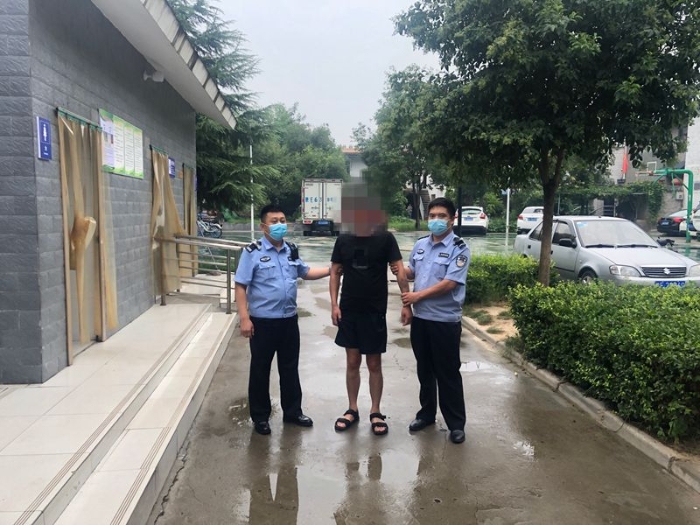 临渭公安成功抓获上网在逃人员。