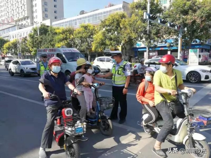 渭南公安交警开展“迎全运、严整治”安全头盔守护行动及异地用警交叉执法活动（图）
