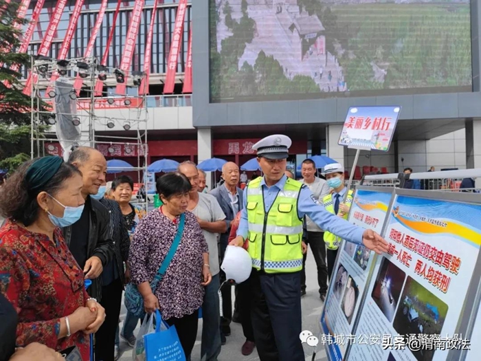 9月22日，韩城市公安局交警大队法督中队联合芝川中队以积极开展交通安全进农村宣传活动。